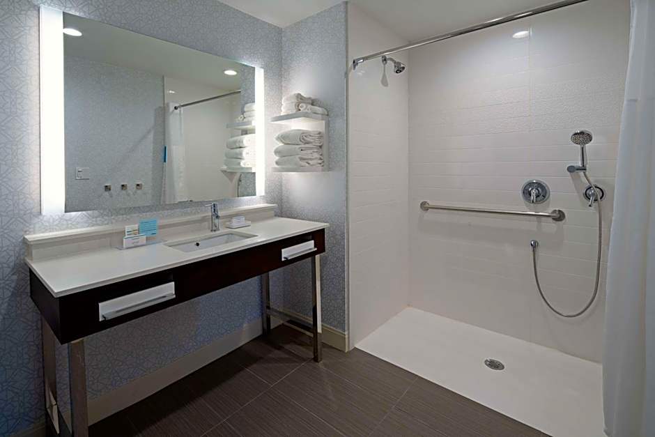 Hampton Inn By Hilton & Suites Gilroy, CA