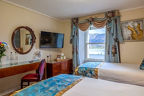 Deluxe Twin Room with Loch View 