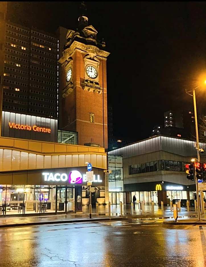 Victoria Centre Apartments in the Victoria Centre Shopping Centre - Nottingham City Centre - 24 hour access - Most Central Location, Kitchen and minutes to Xmas Market Opposite Hilton by Restaurants & Shops - Outdoor Parking Cars or Vans five pounds a day