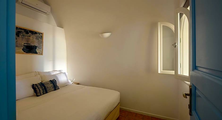 Pantelia Suites