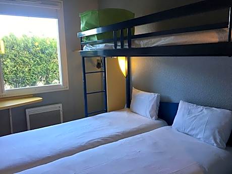 Triple Room with Three Single Beds
