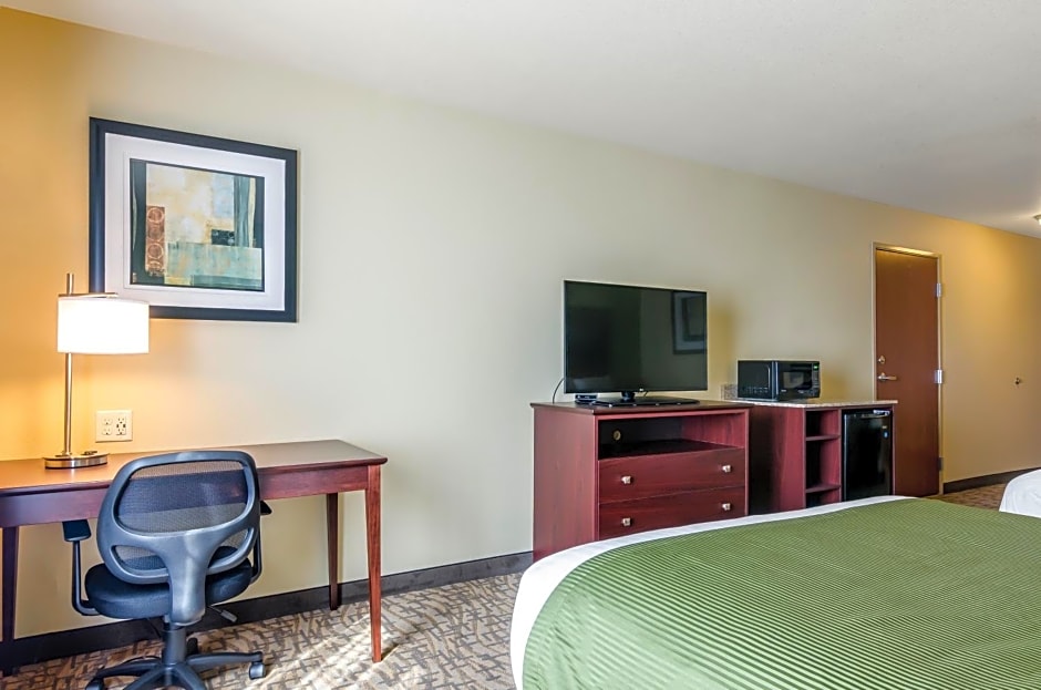 Cobblestone Hotel & Suites - Torrington