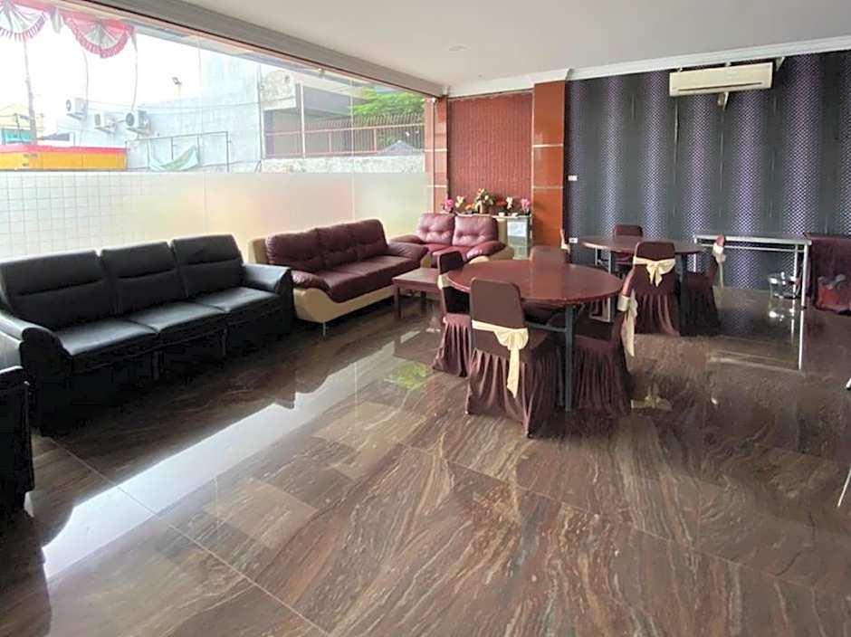 RedDoorz Plus Syariah @ Jalan Syiah Kuala Banda Aceh