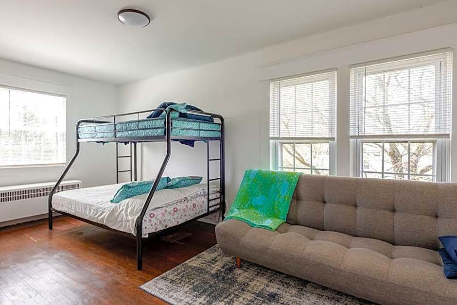 Mayor's Large Family House Hot Tub Sleeps 16 Piano, 2 Kitchens, Ark 5 Mins