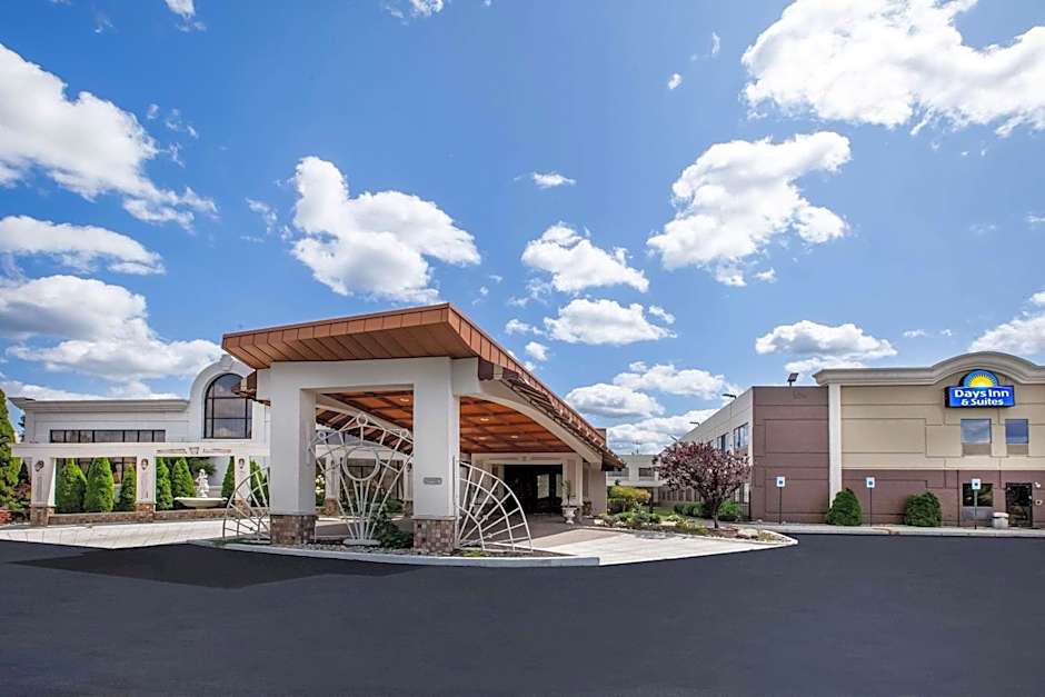 Days Inn & Suites by Wyndham Rochester Hills MI