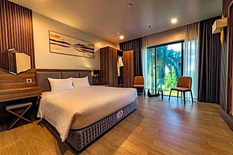 Executive Room with Bathtub