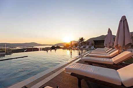 Royal Blue Resort & Residences