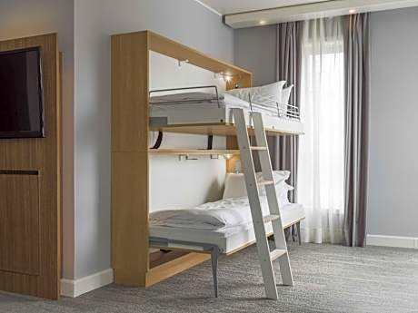 Family Room (2 Adults + 2 Children)