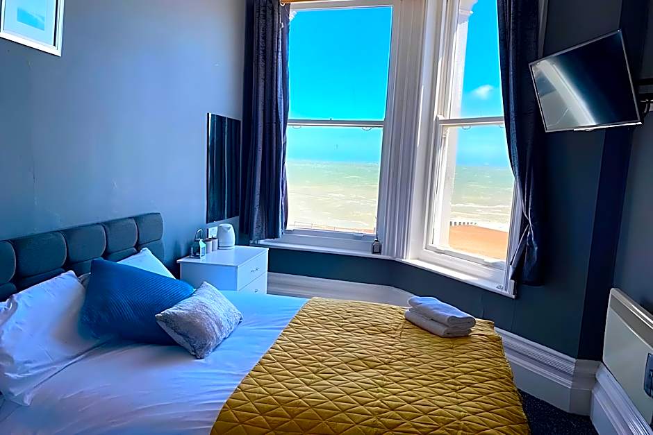 OYO Marine Parade Hotel, Eastbourne Pier