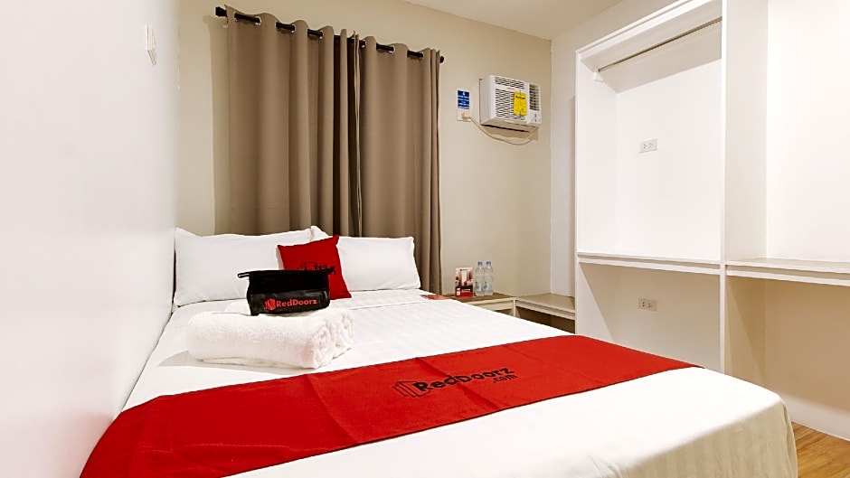 RedDoorz @ Golite Old Albay