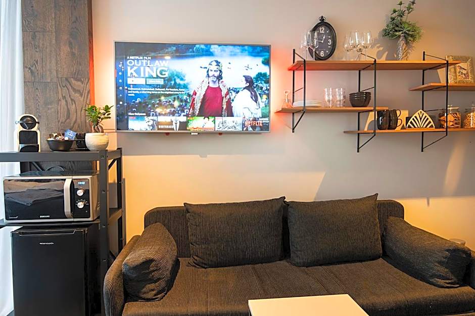 B14 Apartments & Rooms