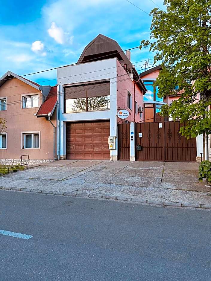 Central Hostel Partener