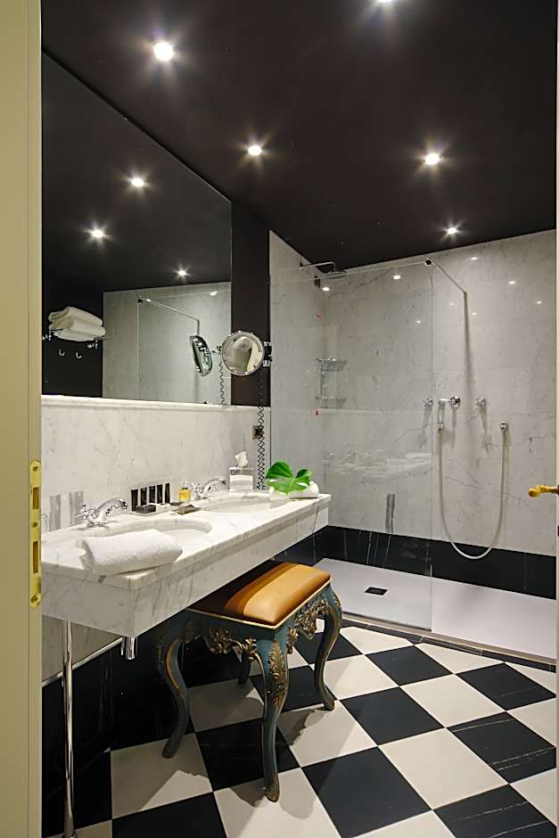 Photo 1 of 4 of Classic Junior Suite