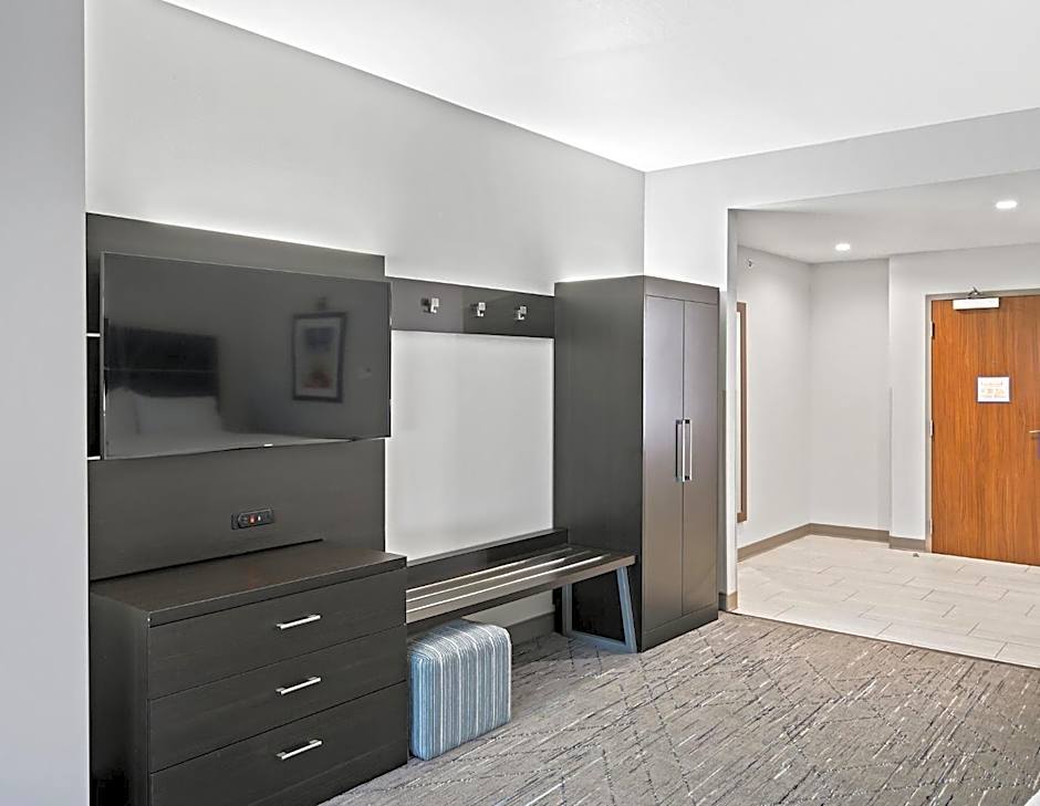 Holiday Inn Express and Suites White Hall By IHG