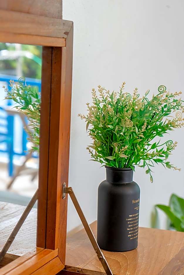 Meow Cat Cafe & Hotel