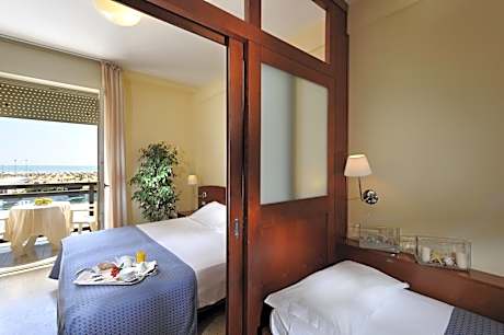 Quadruple Room with Sea View