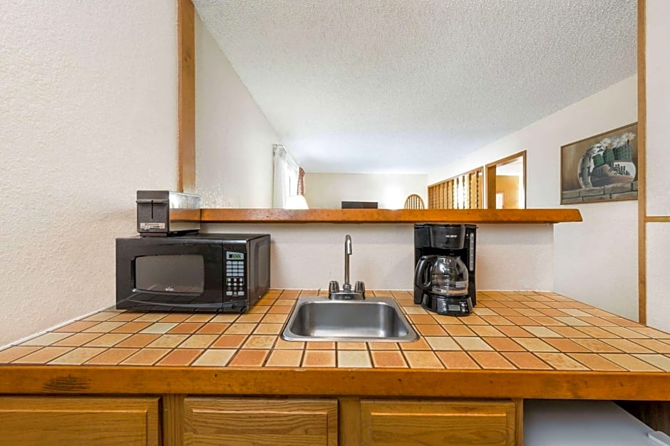 Super 8 by Wyndham Waco/Mall area TX