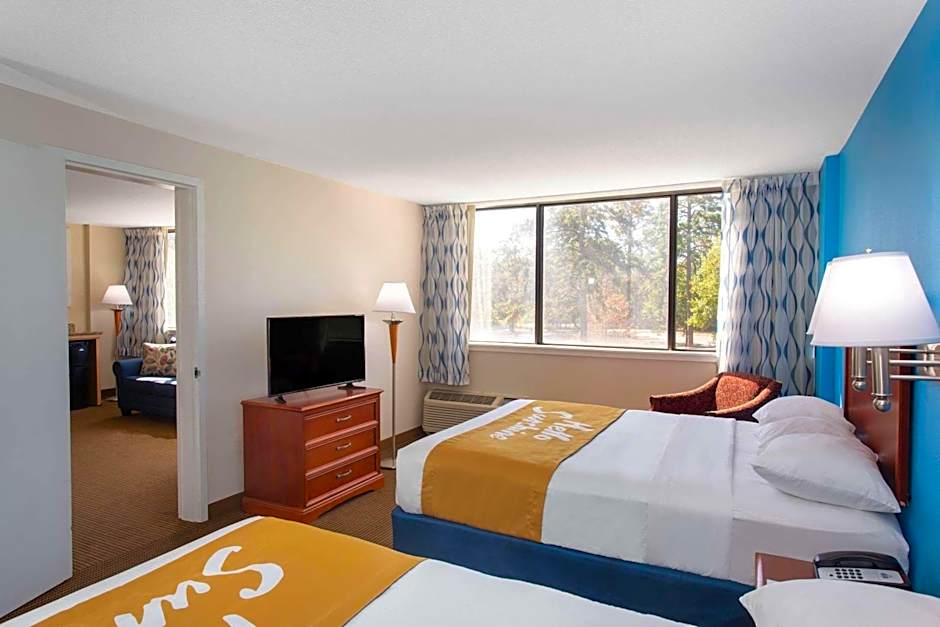 Days Inn & Suites by Wyndham Tallahassee Conf Center I-10