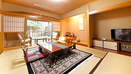  Luxury Japanese-style room with open-air bath