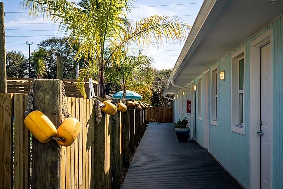 Salt Air Inn & Suites