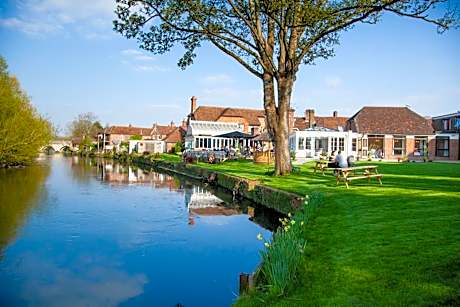 The Legacy Rose & Crown Hotel