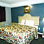 Village Inn & Suites - Smithville