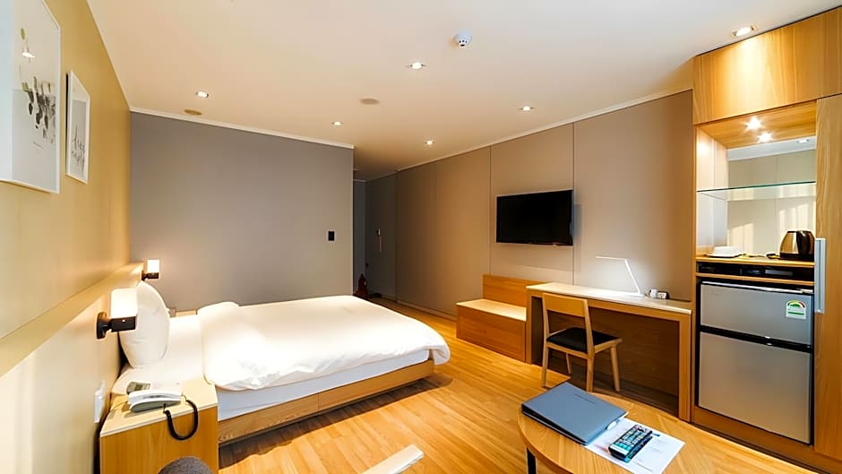 Reborn Suwon Silkroad Hotel