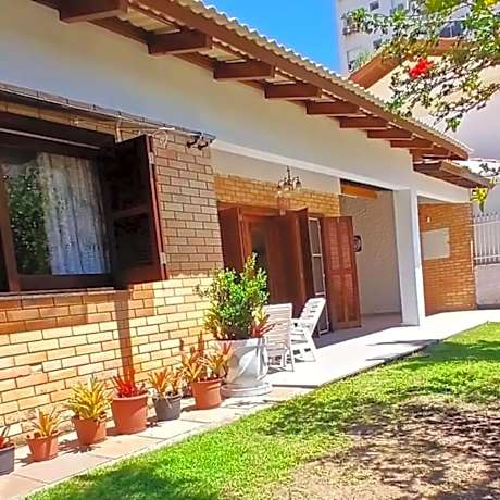 Casa ÍSIS de aluguel por temporada em Capão da Canoa com piscina