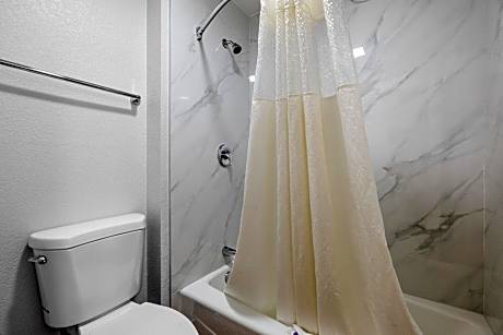 Queen Room - Disability Access - Non-Smoking