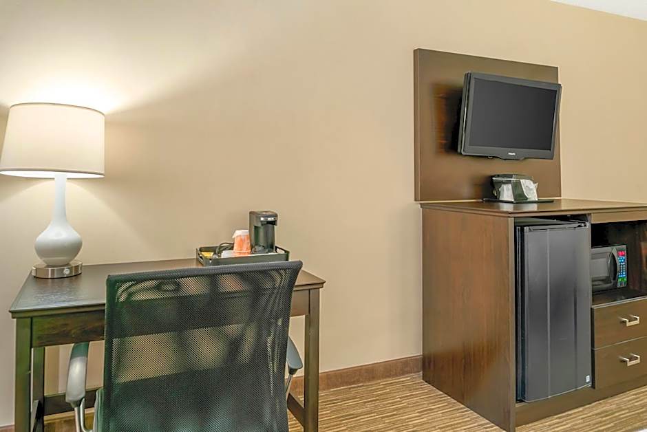 Quality Inn & Suites Monroe