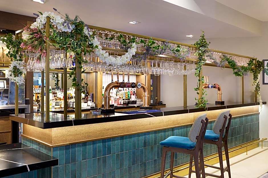 DoubleTree by Hilton Dartford Bridge