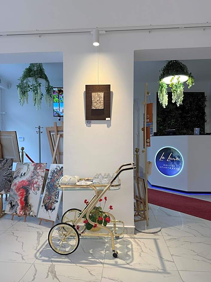 La Luna Petite Suite Deluxe Apartment with Pool & Jacuzzi, Bikes and Secured Parking