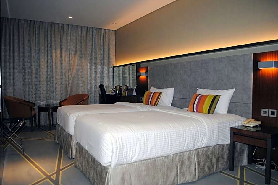 Versailles by Vieras Hotel