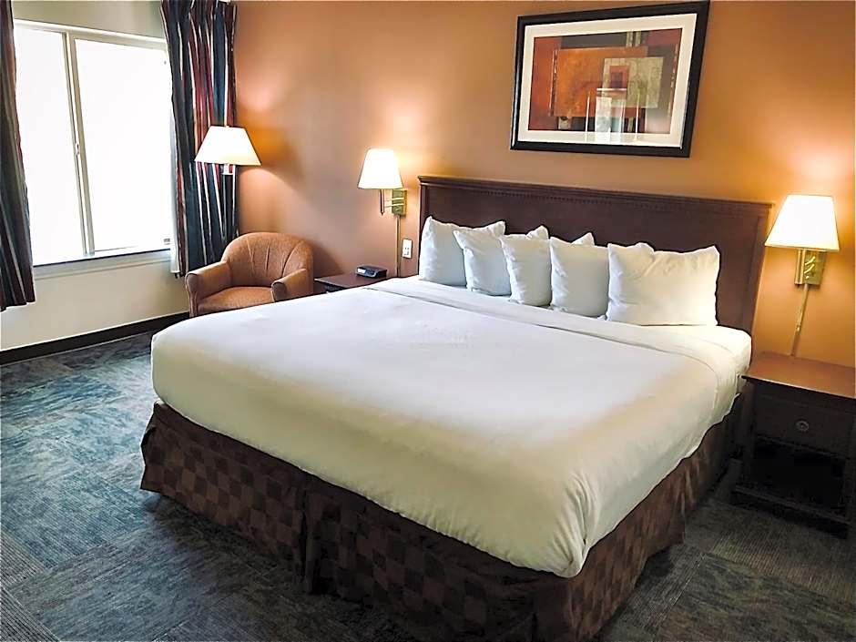 Photo 1 of 6 of 1 Queen Bed