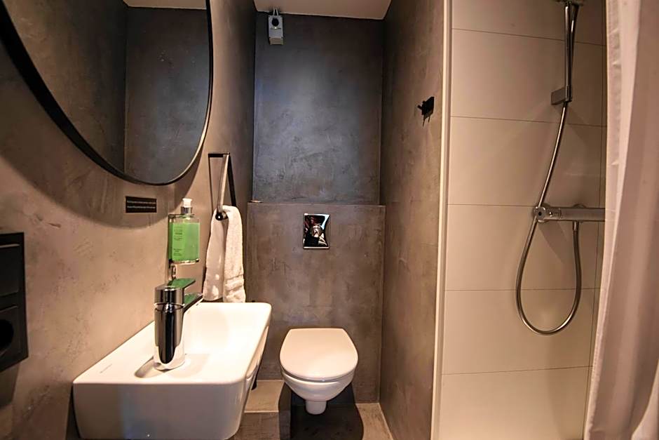 B14 Apartments & Rooms