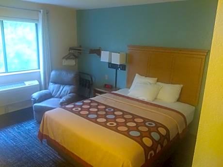 Queen Room - Non-Smoking