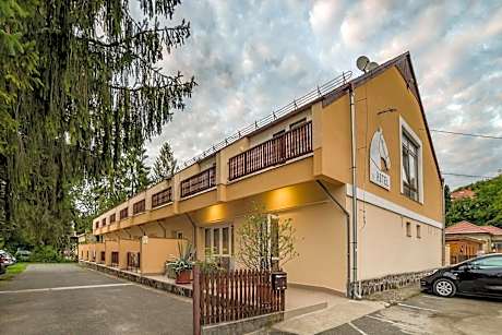 Lipicai Hotel és Étterem
