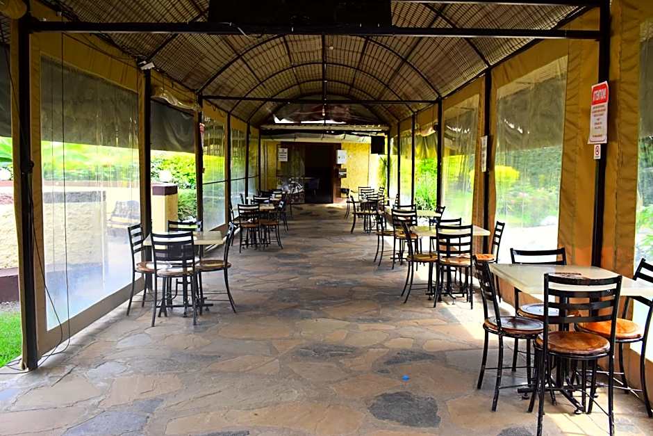 Lalanasi Lodge & Tented Camp