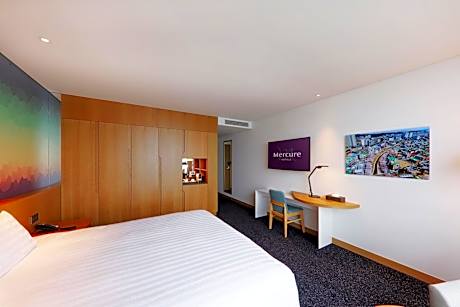 Superior King Room with Partial Ocean View