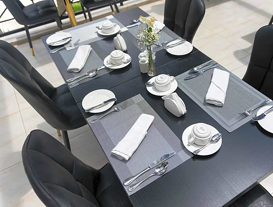 CySuites Apartment Hotel