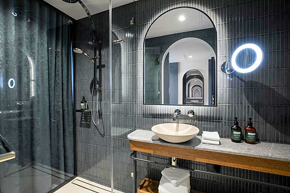 Voco Melbourne Central By IHG