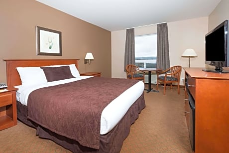 1 King Bed Suite Non-Smoking