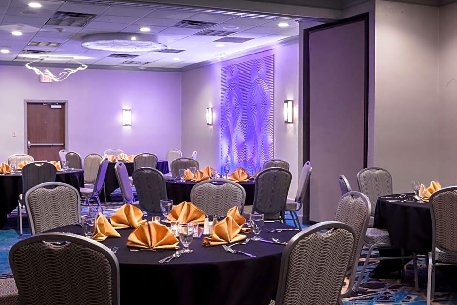 Radisson Hotel & Conference Center Coralville - Iowa City