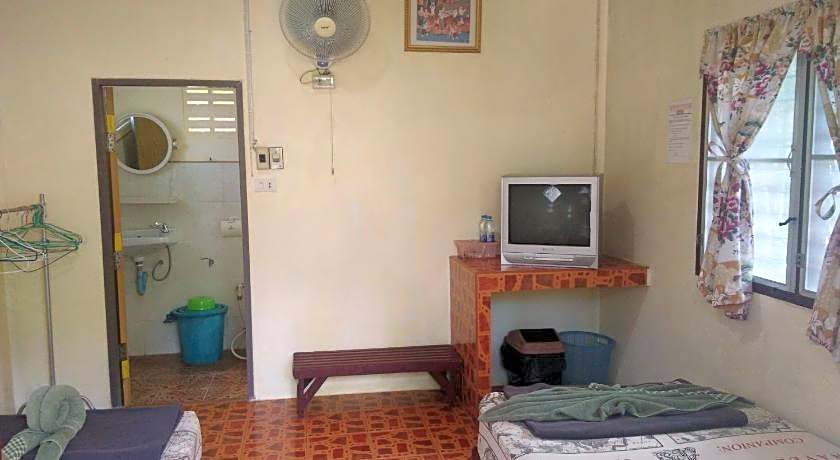 Day Night Bungalow & Bar