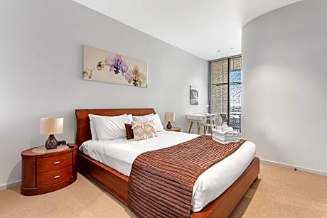 NewQuay Three-Bedroom Apartment