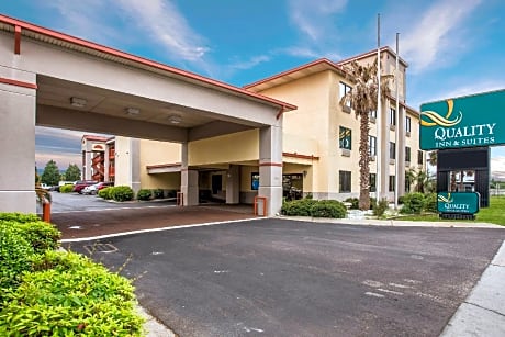 Quality Inn & Suites Ft. Jackson Maingate