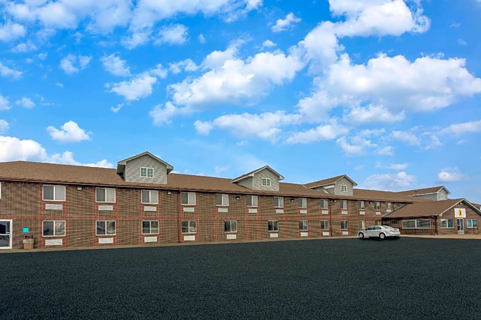 Super 8 by Wyndham Missouri Valley