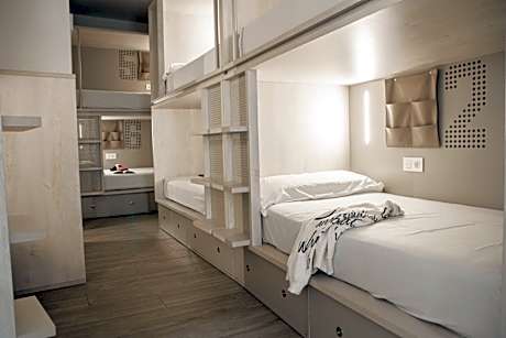 Bed in 8-Bed Mixed Dormitory Room with Private Bathroom