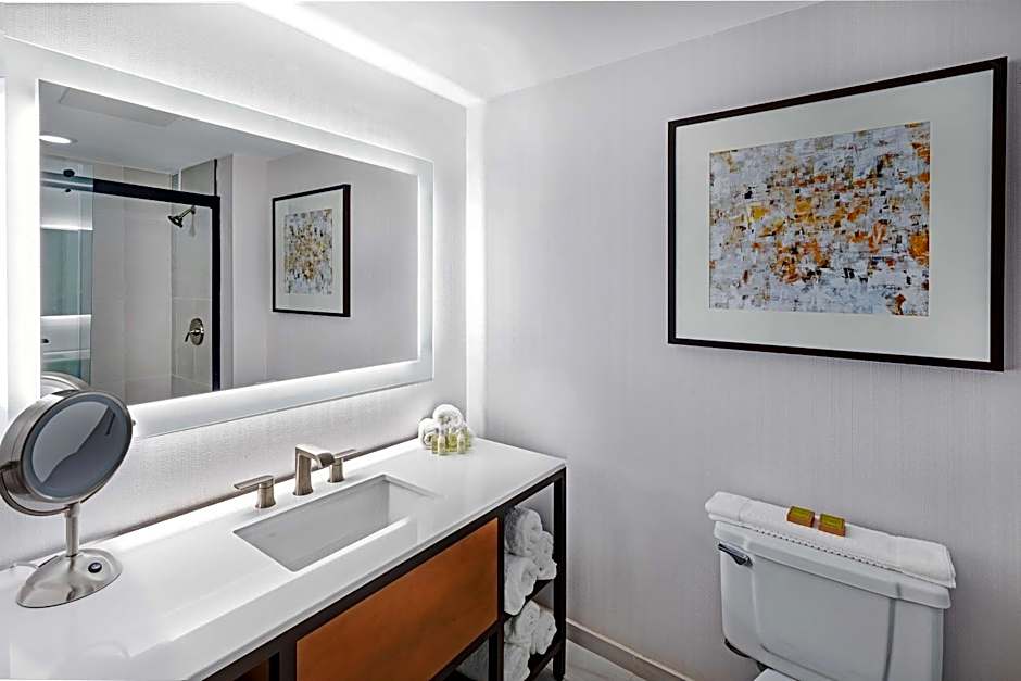 DoubleTree by Hilton Tulsa - Warren Place