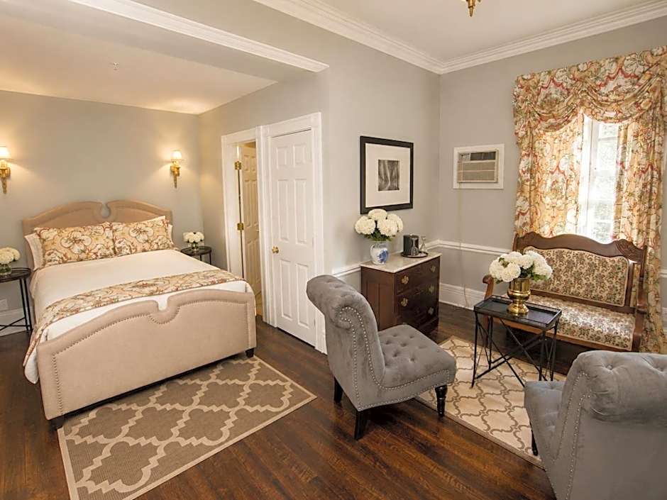 Bellevue Manor